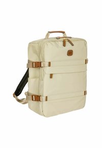 Zaino beige di forma rettangolare, in materiale tessile, con dettagli in pelle, spallacci imbottiti e fibbie regolabili. Due tasche frontali.
