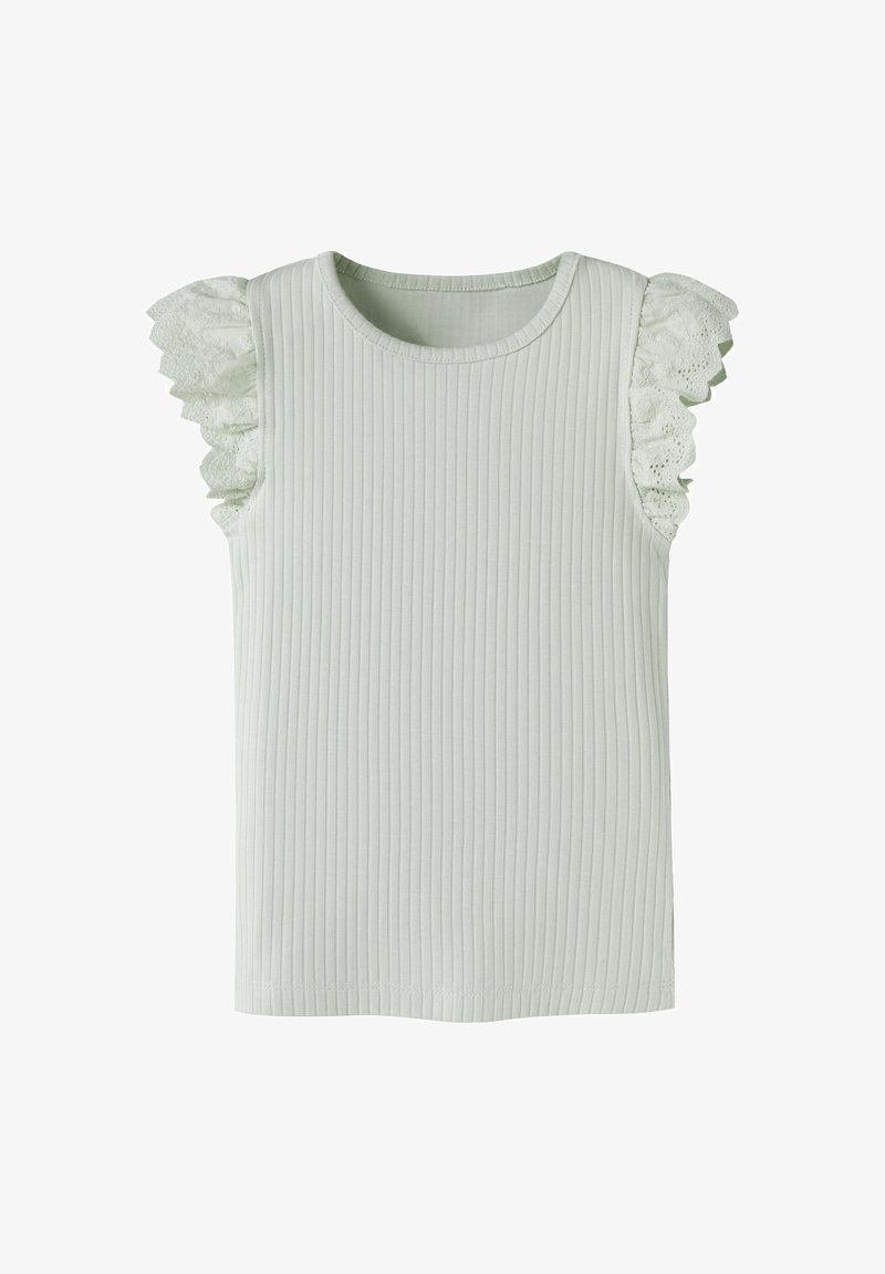 Αμάνικη λευκή ριμπ μπλούζα με στρογγυλή λαιμόκοψη και λεπτομέρειες από δαντέλα στις άκρες των ώμων.