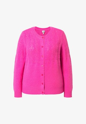 Felroze gebreide cardigan met lange mouwen, ronde halslijn, knoopsluiting aan de voorkant en een gestructureerd breipatroon op de bovenste romp en schouders.