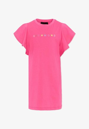 Abito rosa acceso a maniche corte con maniche arricciate e scritta multicolore "RICHMOND" al centro del petto.