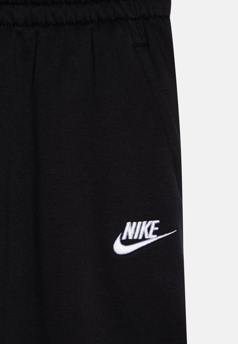 Nike Sportswear CLUB Tracksuit bottoms black/white/black