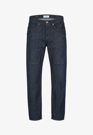 Jeans de mezclilla azul oscuro con bolsillos delanteros tipo parche, botón de cobre y costuras en contraste, presentados planos sobre un fondo blanco.