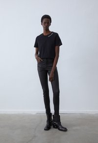 Anna Field Trükipildiga T-särk - black
