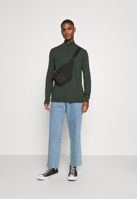 Selected Homme SLHBERG HALF ZIP  - Camisola - darkest spruce