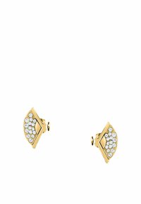 Boucles d'oreilles dorées avec un design en forme de feuille courbée, ornées d'une rangée de strass transparents le long d'un bord et d'une surface lisse et polie.