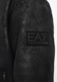 EA7 Emporio Armani GIUBBOTTO - Bunda z nepravej kože - black