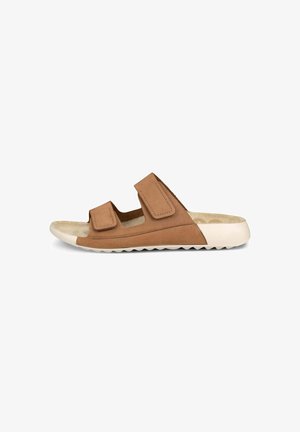 Sandal con slide in pelle marrone con due cinturini regolabili, interno morbido e suola in gomma bianca con bordo seghettato per la presa.