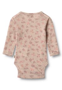 Langärmliger Babybody aus weichem, beigem Stoff mit floralen Motiven in Rosa und Lila. Mit rundem Ausschnitt und Druckknopfverschluss am Boden.
