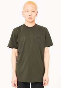 Unselected, military green