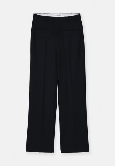 Black tailored trousers with a straight-leg design, featuring two back pockets and a smooth fabric texture. Designed for a classic fit.
