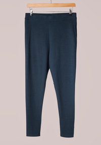 Leggings azul marino con una textura suave, cinturilla elástica y diseño ajustado. Hechos de tela elástica para comodidad y flexibilidad.