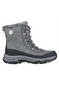 Bota impermeable gris con borde de pelo sintético, parte superior de tela texturizada, ojales de metal y suela de goma resistente. Cuenta con un collar acolchado para mayor comodidad.