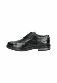 Zapato de vestir de cuero negro con un acabado liso, diseño de cordones y una suela de goma contrastante. Presenta costuras sutiles y el logo de la marca.