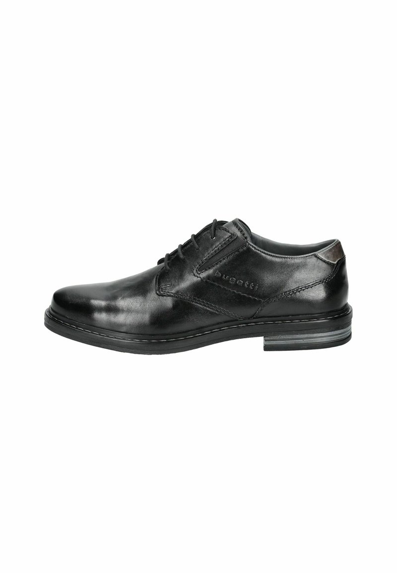 Zapato de vestir de cuero negro con un acabado liso, diseño de cordones y una suela de goma contrastante. Presenta costuras sutiles y el logo de la marca.