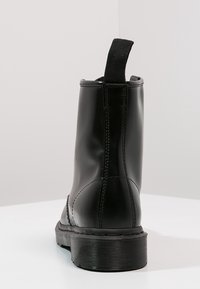 Dr. Martens Botines con cordones - black