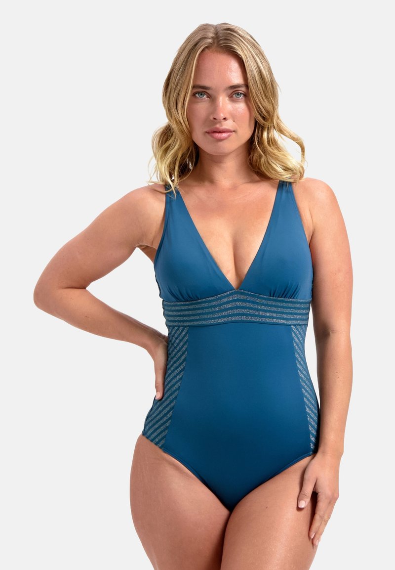 Costume da bagno intero color teal con profondo scollo a V, dettagli in rete a righe in vita e tessuto liscio ed elasticizzato.