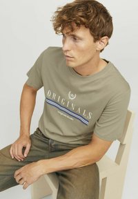 Jack & Jones RUNDHALS - T-shirts print - silver sage