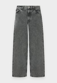 Jeans de pernas largas em ganga preta desbotada. Apresentam cinco bolsos, passadores para cinto e um botão metálico único. Textura desgastada por toda a peça.