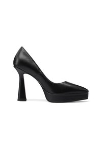 Escarpin en cuir noir à talon haut avec bout pointu et talon épais évasé sur fond blanc.