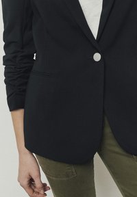 IKKS CREPE - Blazer - noir