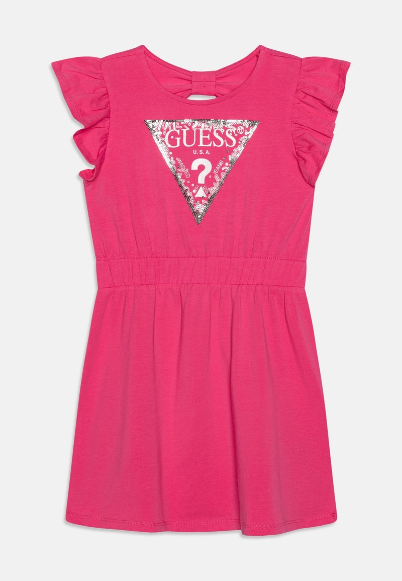 Robe rose à manches courtes avec manches volantées, taille élastique, détail nœud dans le dos et logo Guess triangulaire en sequins argentés sur la poitrine.