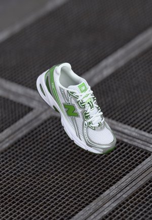 U740 UNISEX - Sportcipő - white