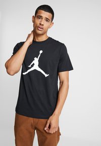 Jordan - JUMPMAN CREW - Camiseta estampada - black/white Imagen en miniatura 1