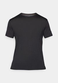 Camiseta negra de manga corta hecha de tela suave, con cuello redondo, ajuste slim y costuras mínimas en el dobladillo y las mangas.