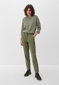 s.Oliver MET ELASTISCHE BAND - Spodnie treningowe