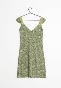Grün gemustertes Kleid mit V-Ausschnitt, kurzen Ärmeln und Spitzenakzenten an den Schulterträgern. Leichter Stoff, schlichte A-Linie.