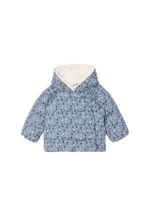 Ge puffte blaue Jacke mit cremefarbener Kunstfell-Fütterung, die ein florales Muster in Weiß und Dunkelblau aufweist, mit überlappendem Vorderteil und kurzen Ärmeln.
