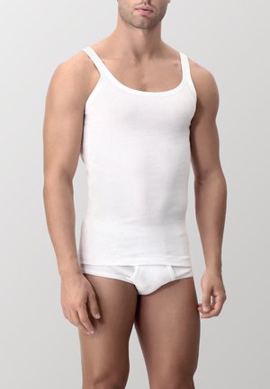 Canotta bianca a costine con spalline sottili e slip bianchi coordinati, caratterizzati da una vestibilità comoda e una texture liscia.
