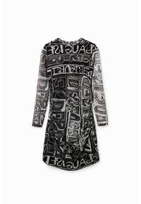 Robe noire à manches longues avec imprimé de texte abstrait blanc. Présente un design froncé sur le côté, mettant en valeur la texture et le motif.