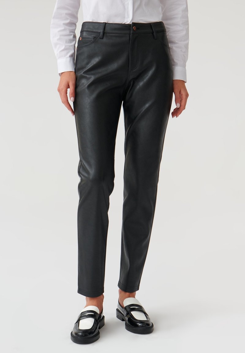 TATUUM Pantaloni - black