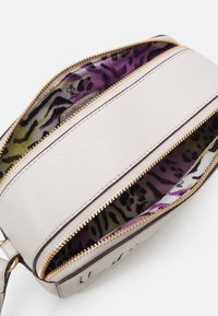 LIU JO CAMERA CASE - Borsa a tracolla - true champagne