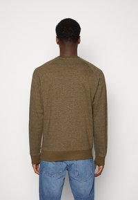 Jack & Jones JORHIDE CREW NECK - Camisola - forest night