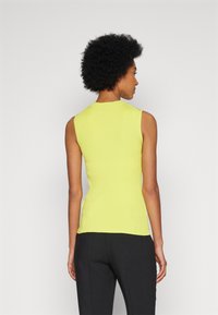 BOSS FESKIES - Top - medium yellow