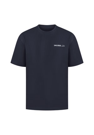 Camiseta de algodón azul marino con cuello redondo, mangas cortas y el logo blanco de "SMILODOX Ltd." impreso en el área del pecho izquierdo.