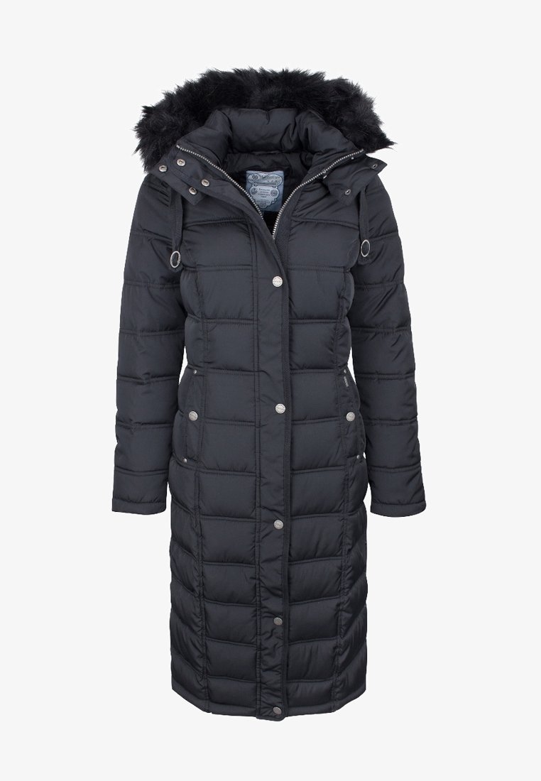 Abrigo largo negro acolchado con capucha forrada de piel, con textura acolchada, botones plateados y bolsillos laterales.