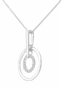 Sudraba kaklarota ar apaļu piekariņu, kurā ir savienoti divi gredzeni; viens no tiem greznots ar caurspīdīgiem kristāliem, pulēta apdare, smalka ķēdīte.