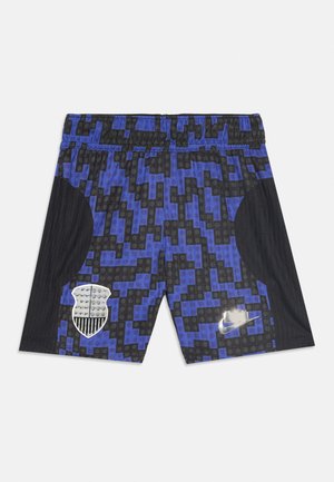 Short de sport bleu et noir à motif pixellisé avec des panneaux latéraux noirs, une taille élastique, un blason blanc sur la jambe gauche et un swoosh Nike argenté sur la jambe droite.