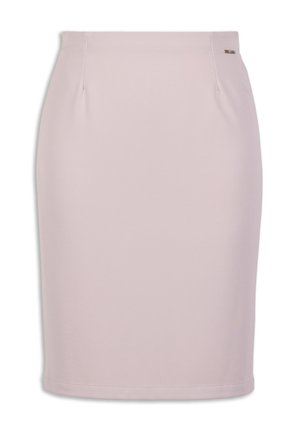 Bleistiftrock aus leichtem pinken Stoff mit glatter Textur, mit vorderen Falten und einem kleinen metallischen Akzent am Bund.