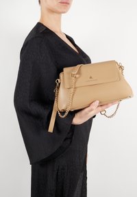 L'Atelier Du Sac GINETTE brązowy