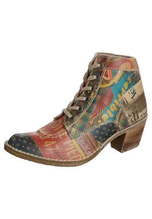 Naisten nilkkurit, joissa monivärinen tilkkutyökuvio, vaaleanruskeat nauhat, koristeompeleita ja kerrostettu puukanta.