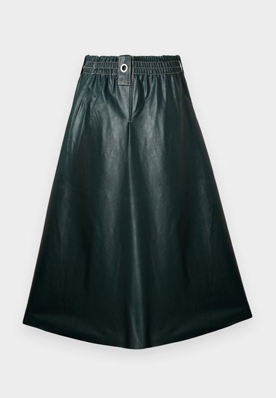 Sötétzöld bőr midi szoknya, rugalmas derékpánttal, elülső gombrészlettel és sima, fényes felülettel. A-vonalú sziluett, zsebek nélkül.