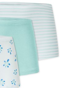 Tre par barnshorts: en i enfärgad mintgrön, en vit med mintgröna ränder och en vit med blå sköldpaddemönster. I bomullsmaterial.