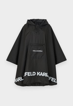 Poncho noir imperméable avec capuche, doté d'une poche avant et d'un logo blanc le long de l'ourlet. Matériau lisse et léger.