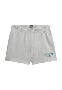 Pantalones cortos de algodón gris con cintura elástica, que presentan un logo bordado en azul "SUPERDRY NYC" en la pierna izquierda. Textura suave y corte relajado.