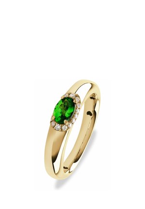 Goldener Ring mit ovalem grünem Edelstein in der Mitte, umgeben von kleinen klaren Diamanten auf einem schlichten Band.