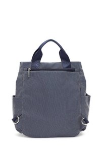 Strukturerad marinblå väska med en texturerad yta, som har två sidofickor, ett översta blixtlås och dubbla bärhandtag.